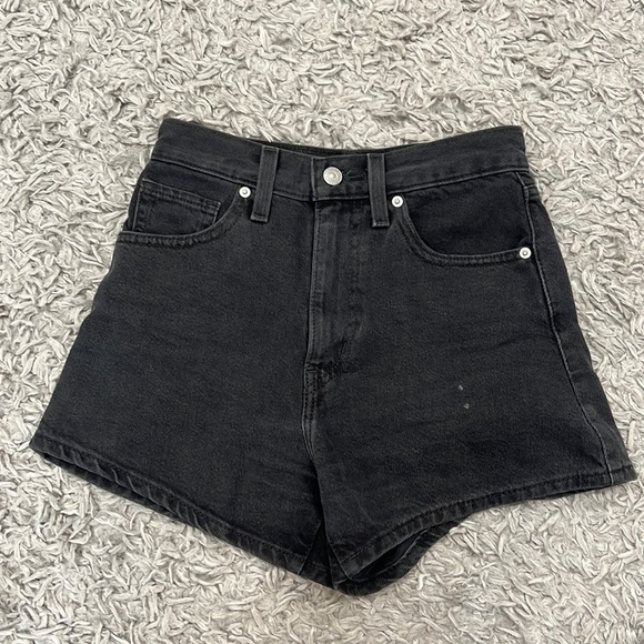 Levi’s High Waisted Mom Shorts - Picture 1 of 4